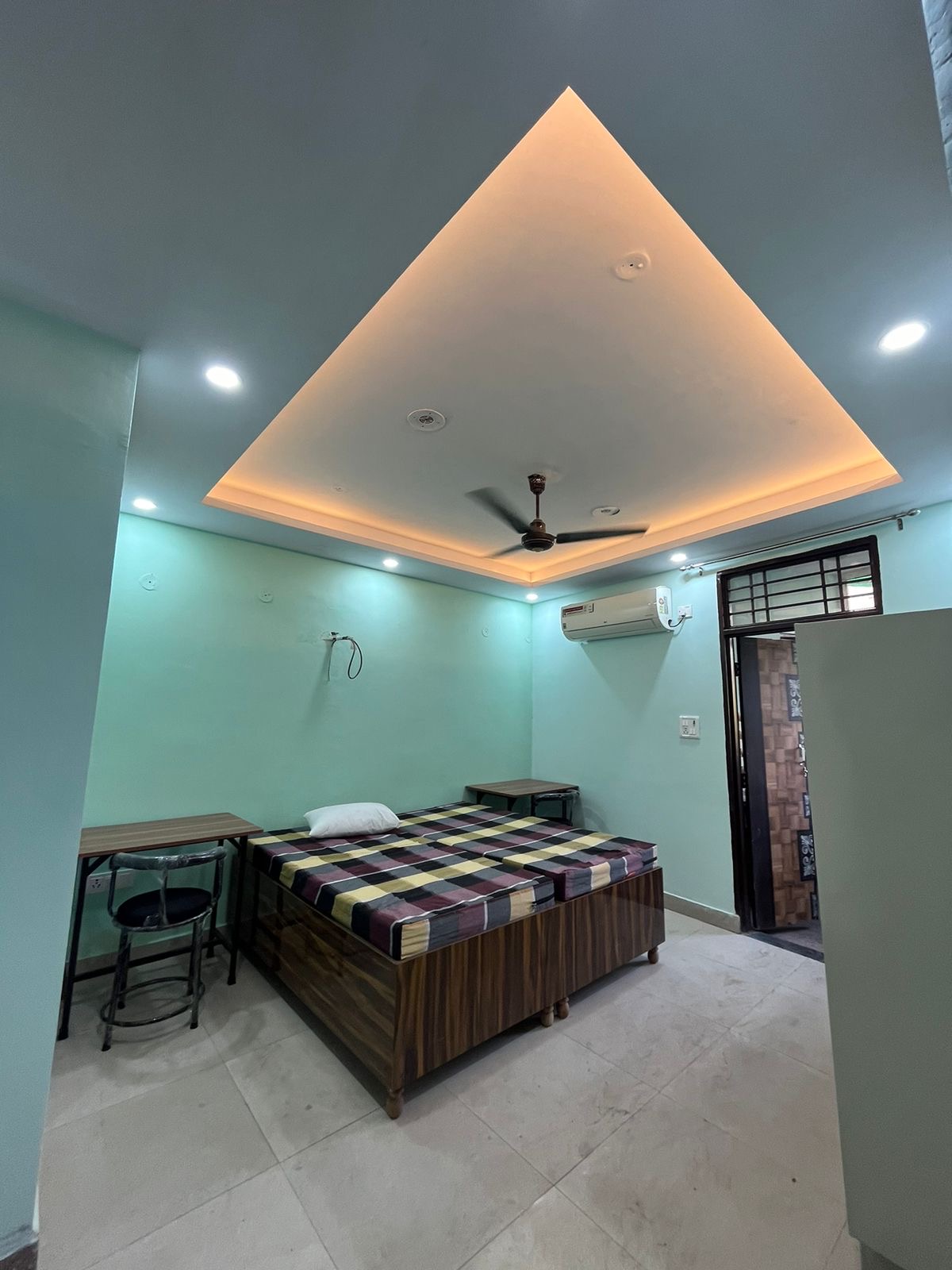 Paradise Hostel PG Girls PG in Vikaspuri and Janakpuri New Delhi